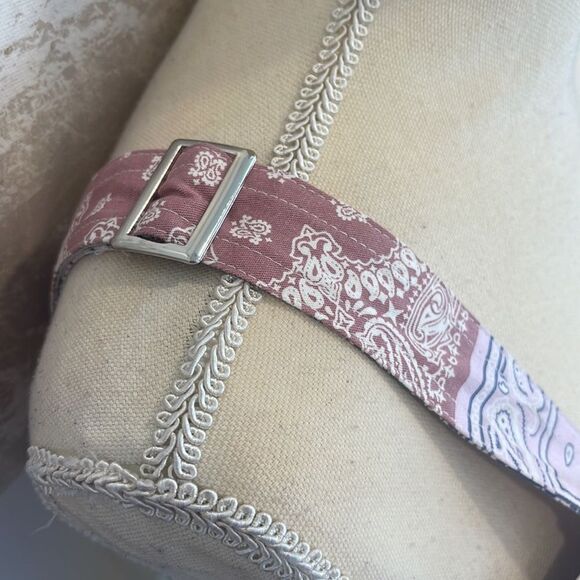 MADE YOU COUNTRY BANDANA PRINT BUTTON-FRONT CROP TOP (MULTI) - Picture 4 of 7